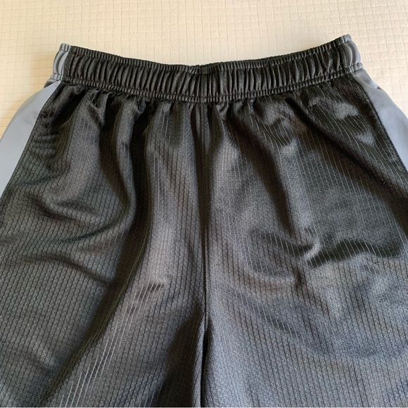$DROP⬇️ Nike black/gray athletic shorts - Picture 3 of 15